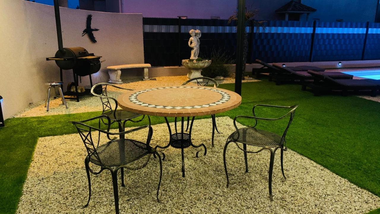 Kaštela Villa Andrijana - Exclusively Yours - Family Getaway With Private Pool מראה חיצוני תמונה